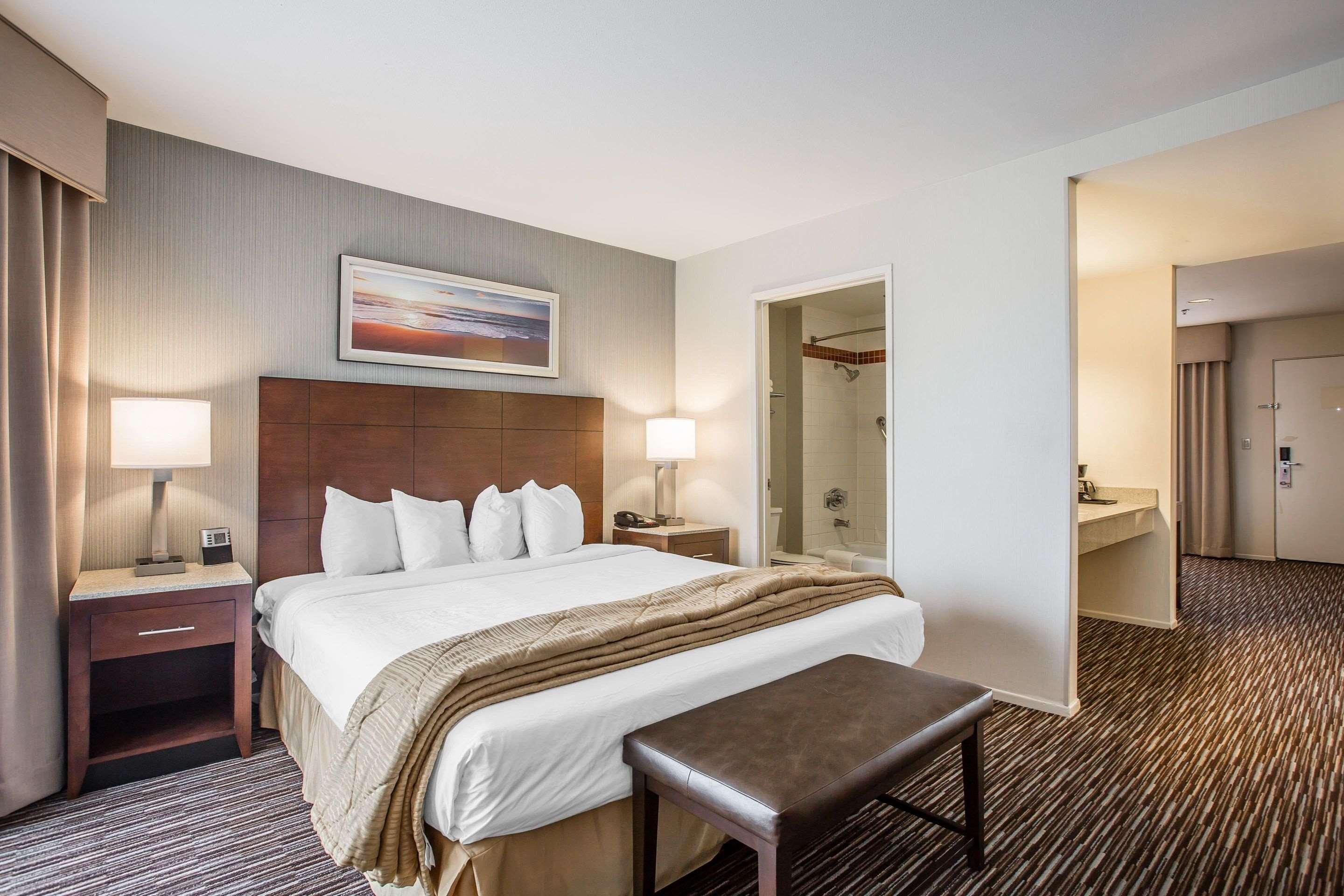 Quality Inn & Suites Хермоса-Бич Экстерьер фото