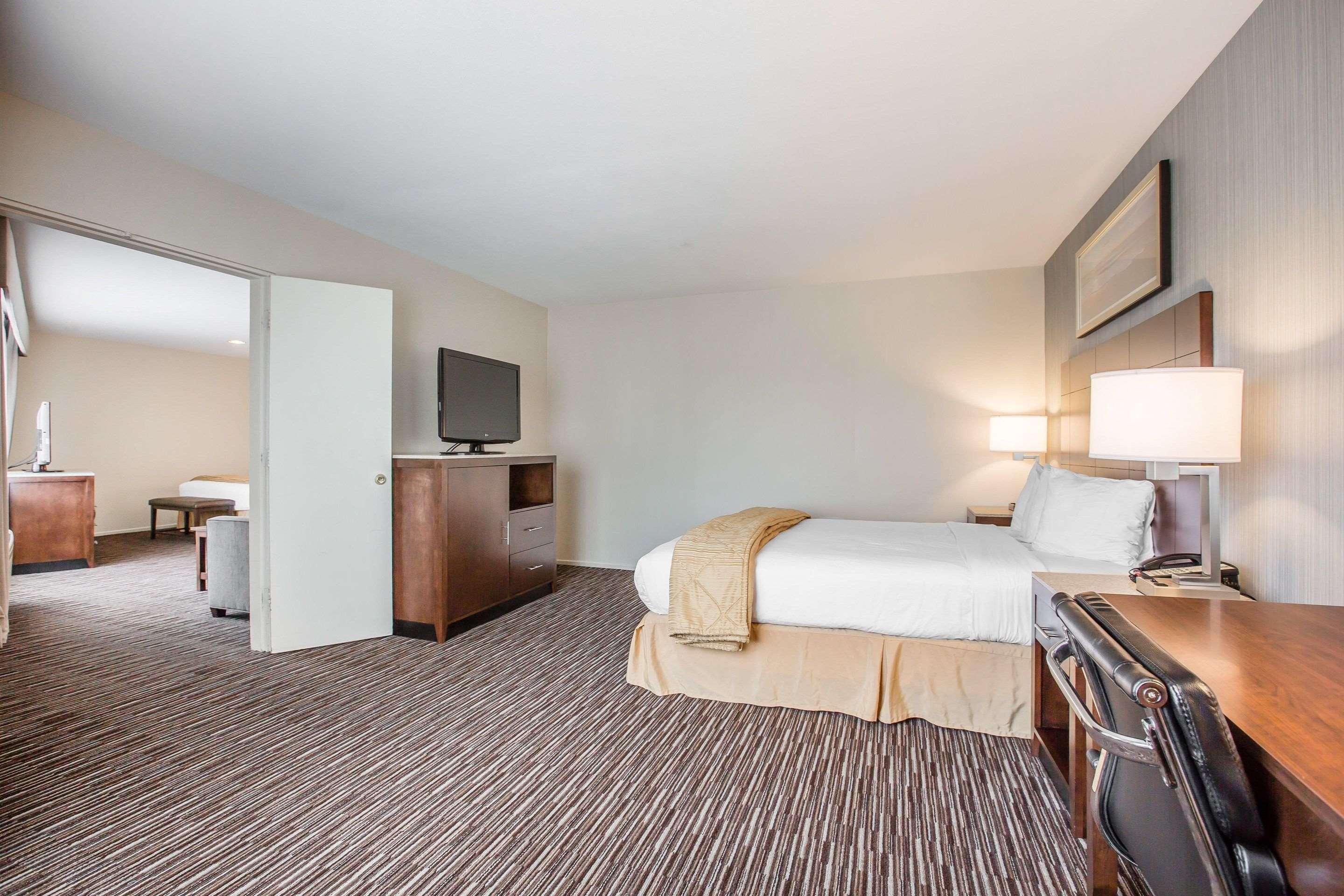 Quality Inn & Suites Хермоса-Бич Экстерьер фото