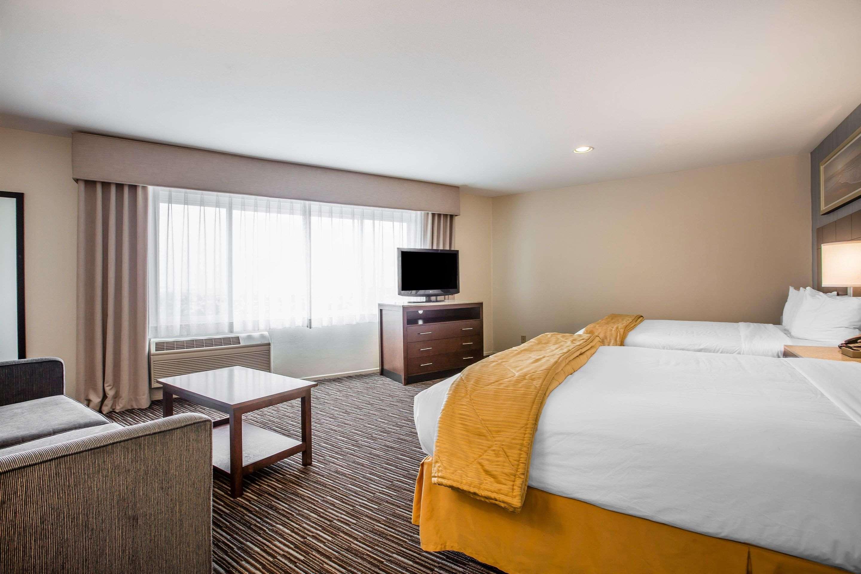 Quality Inn & Suites Хермоса-Бич Экстерьер фото