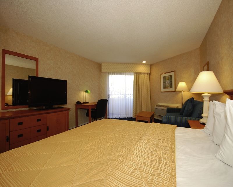 Quality Inn & Suites Хермоса-Бич Экстерьер фото