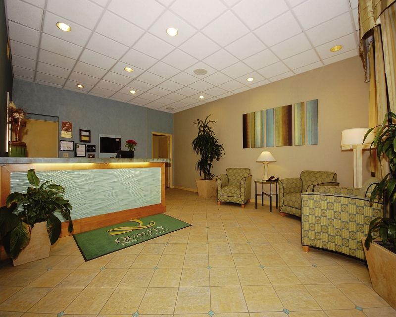 Quality Inn & Suites Хермоса-Бич Экстерьер фото